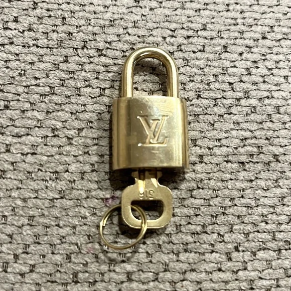 Authentic Louis Vuitton Lock and Key Travel Bag Accessory Shoulder Bag Lock - Picture 3 of 5